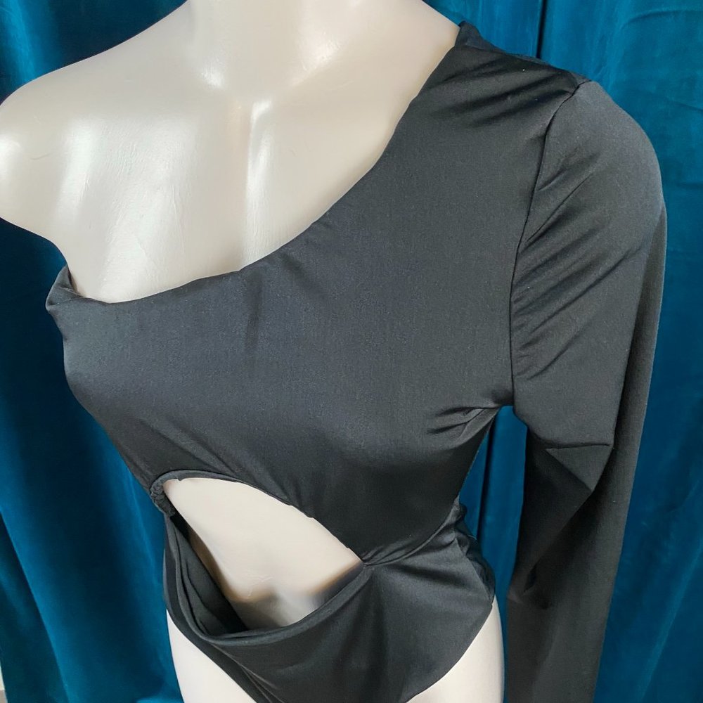 Pretty Little Thing One Shoulder Cutout Bodysuit - Picture 3 of 7